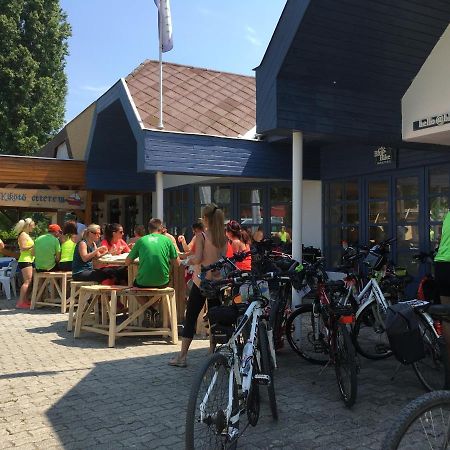 Blue Bike Hostel Balatonszárszó Zewnętrze zdjęcie